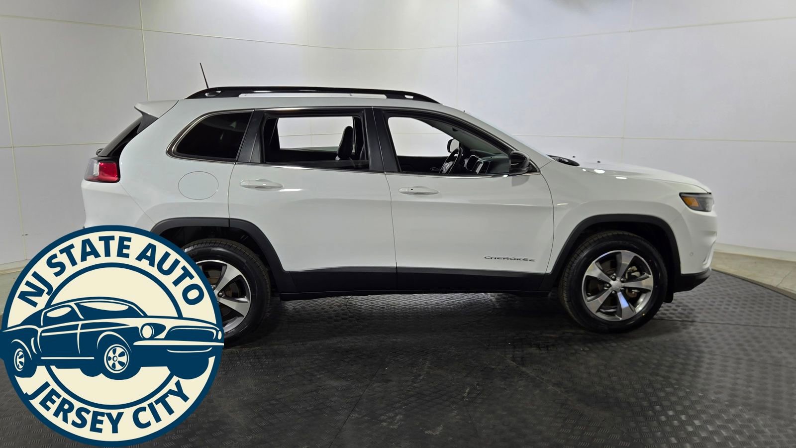 Used 2022 Jeep Cherokee Limited image 8