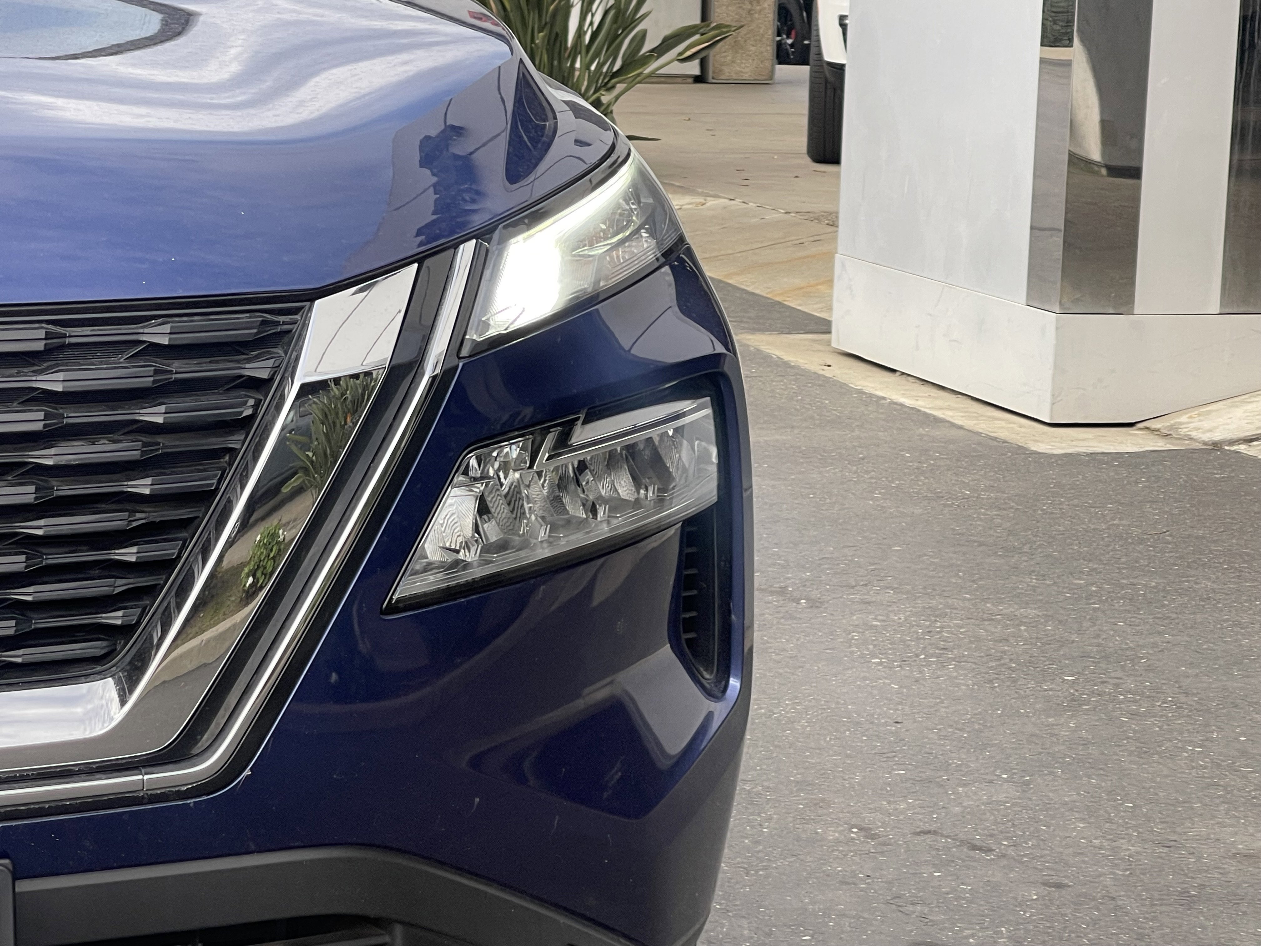 Used 2023 Nissan Rogue SV image 6