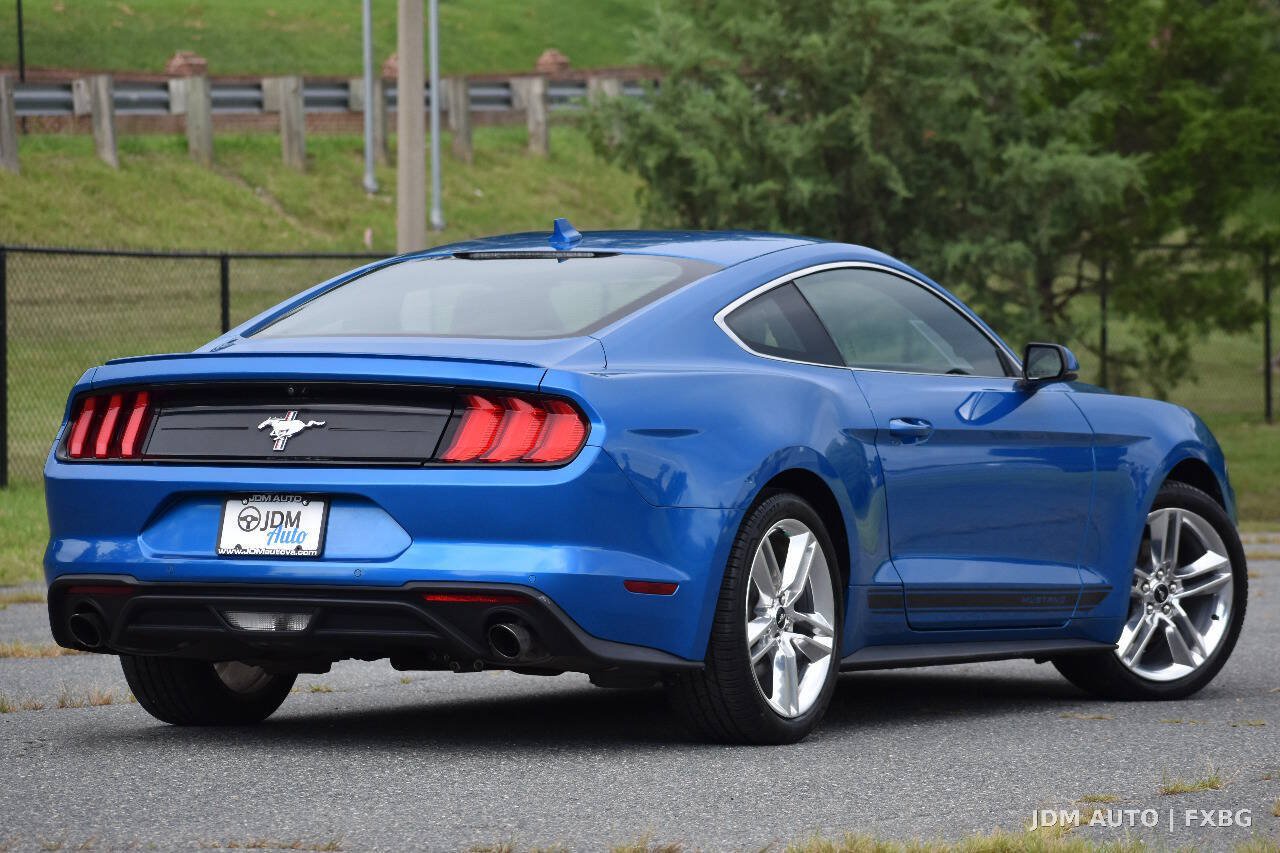 Used 2020 Ford Mustang Premium w/ Equipment Group 201A RWD image 5