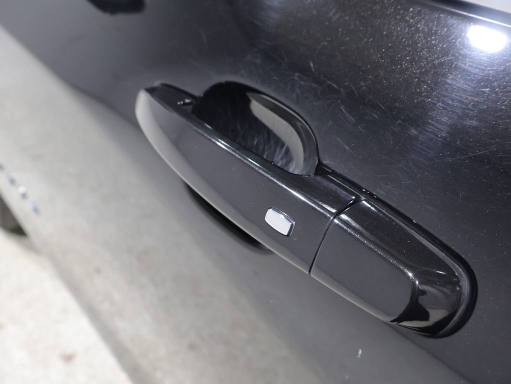 Used 2019 Chevrolet Equinox LT w/ Driver Convenience Package image 9