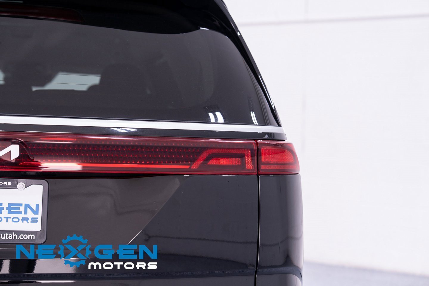 Used 2024 Kia Carnival EX image 57