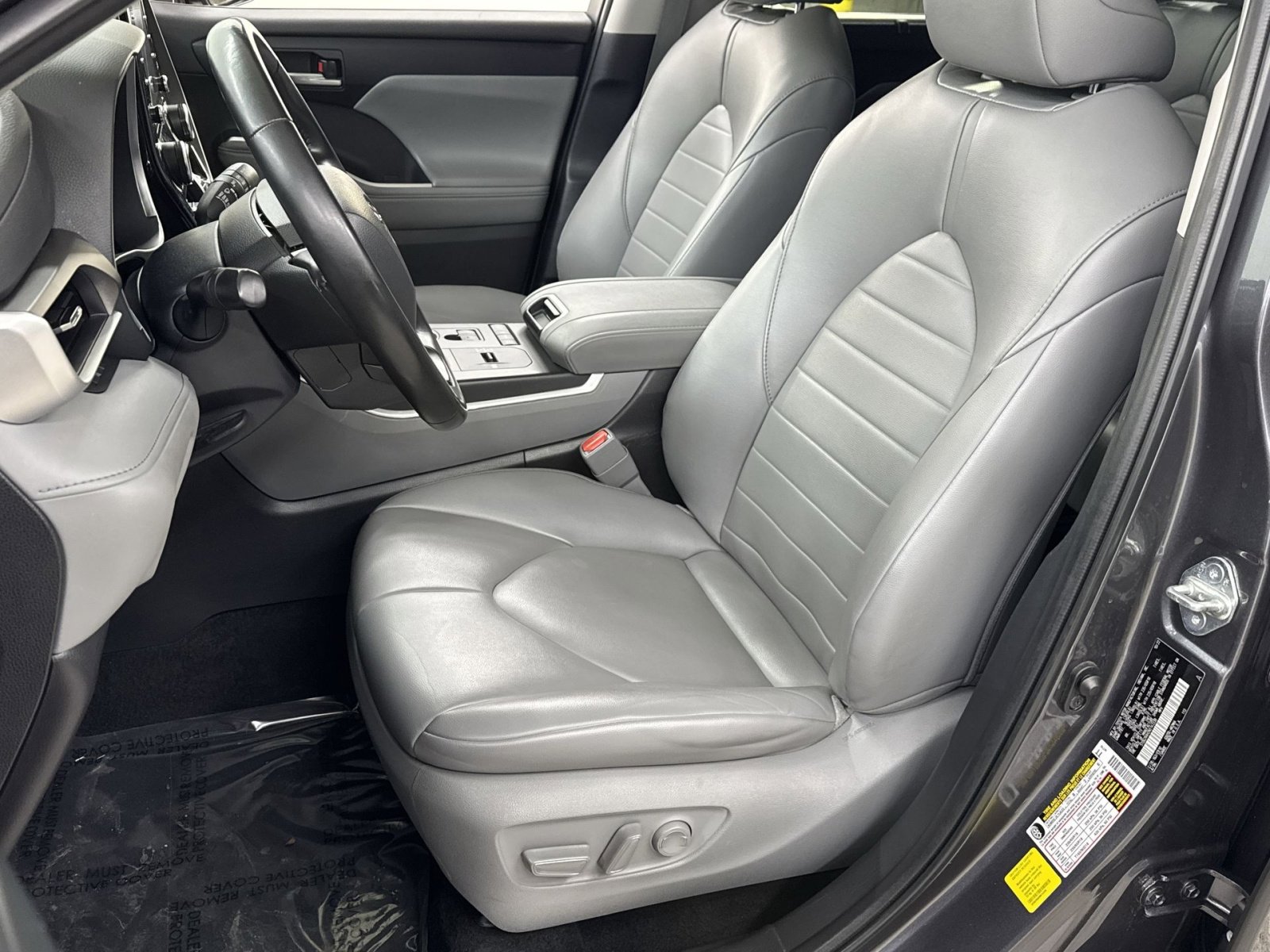 Used 2022 Toyota Highlander XLE FWD image 14