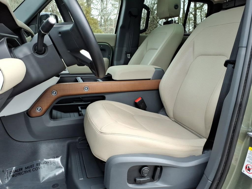 Used 2023 Land Rover Defender 110 SE image 15