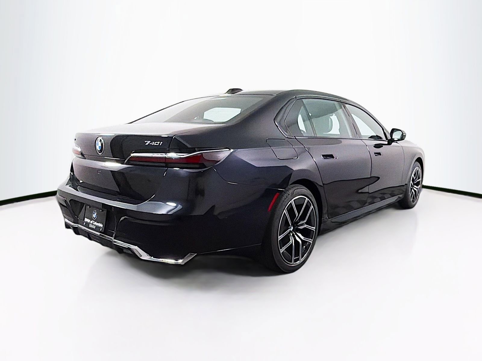 Used 2025 BMW 740i xDrive image 7