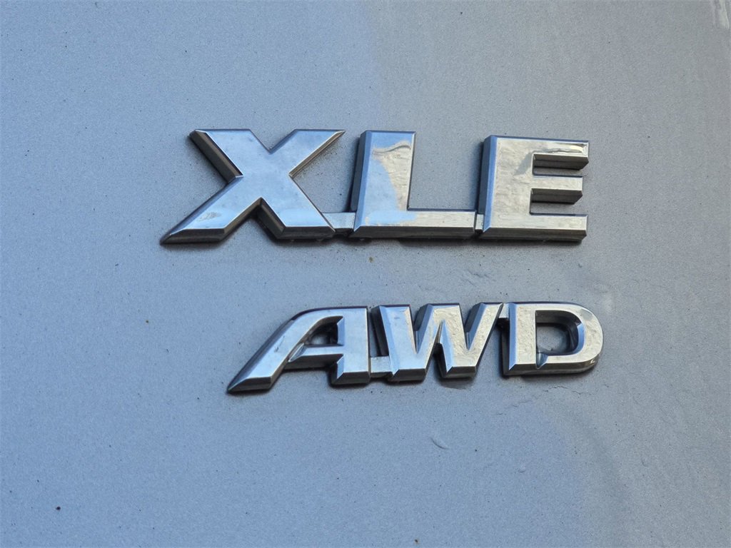 Used 2022 Toyota RAV4 XLE Premium image 33