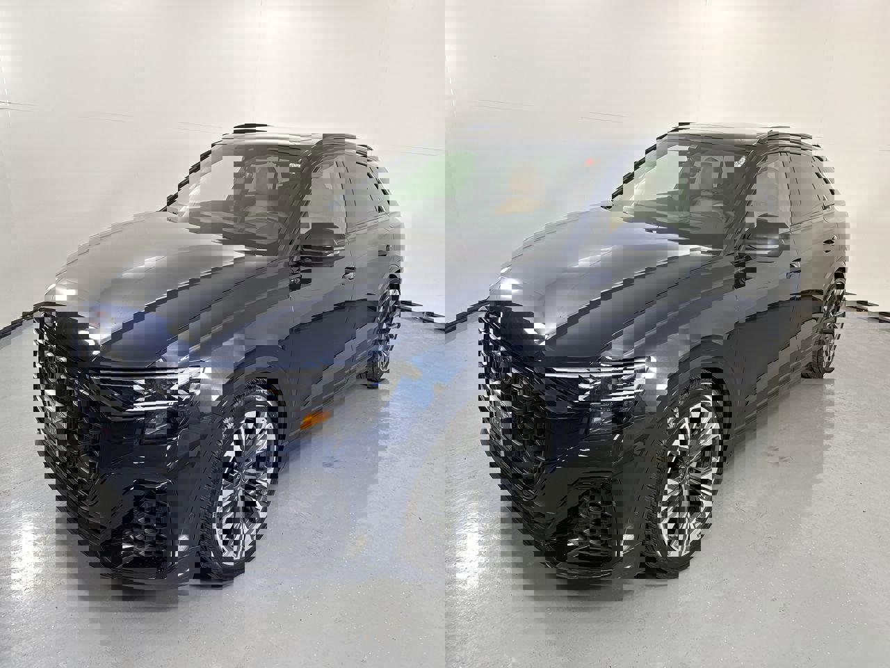 Used 2025 Audi Q8 Prestige image 32