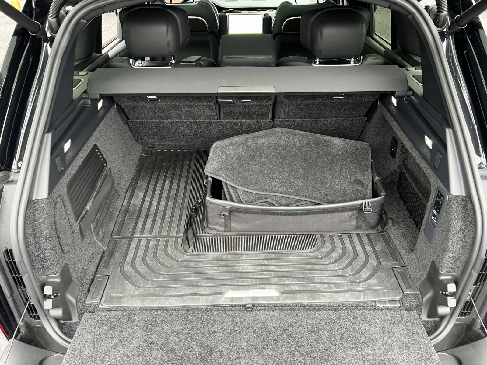 Used 2025 Land Rover Range Rover Autobiography image 24