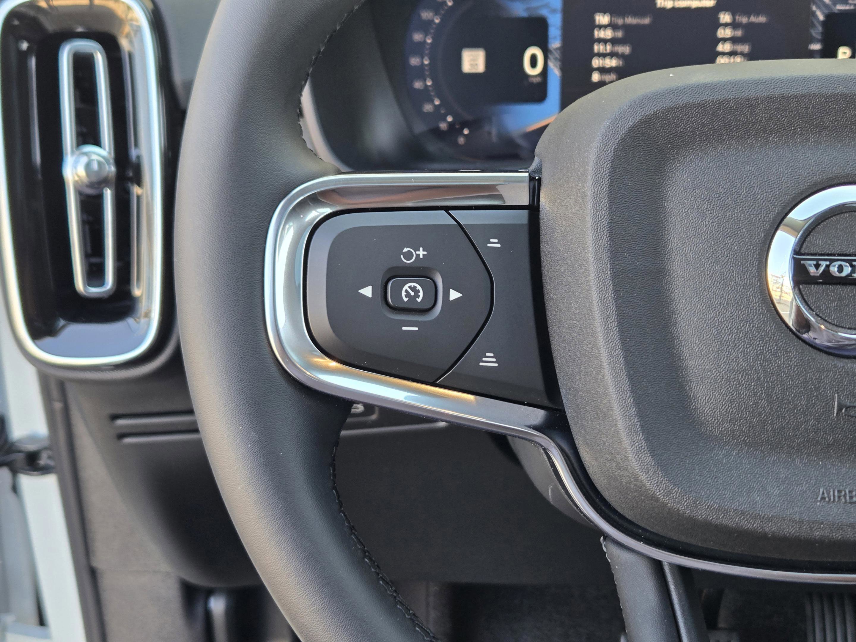 New 2026 Volvo XC40 B4 Plus w/ Protection Package Premier FWD image 24
