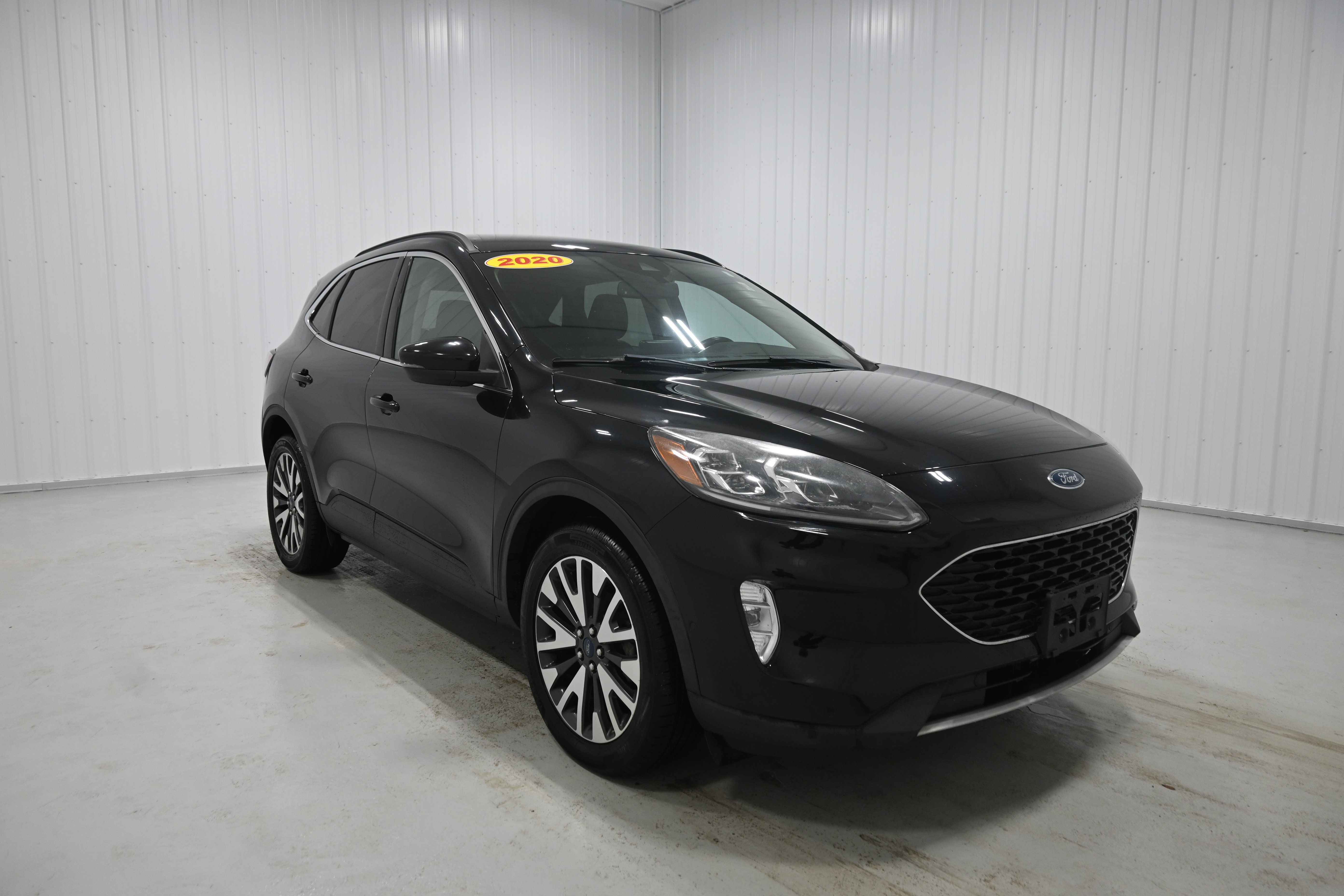 Used 2020 Ford Escape Titanium AWD/4WD image 2