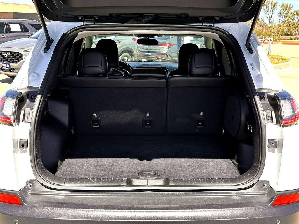 Used 2019 Jeep Cherokee Latitude Plus image 33