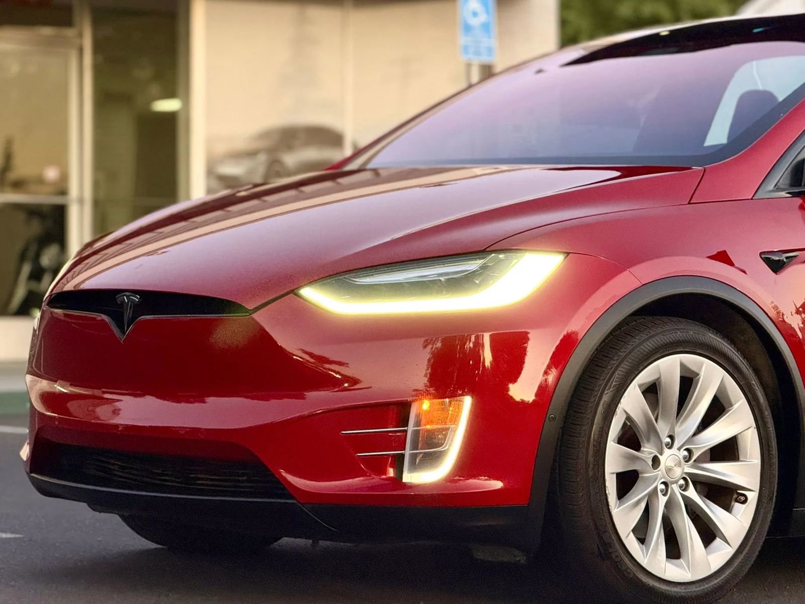 Used 2016 Tesla Model X 75D image 4