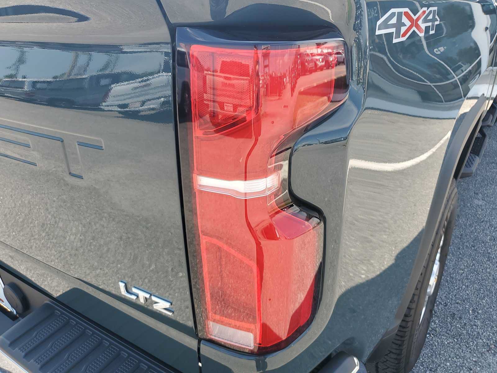 Used 2025 Chevrolet Silverado 2500 LTZ w/ LTZ Convenience Package AWD/4WD image 19