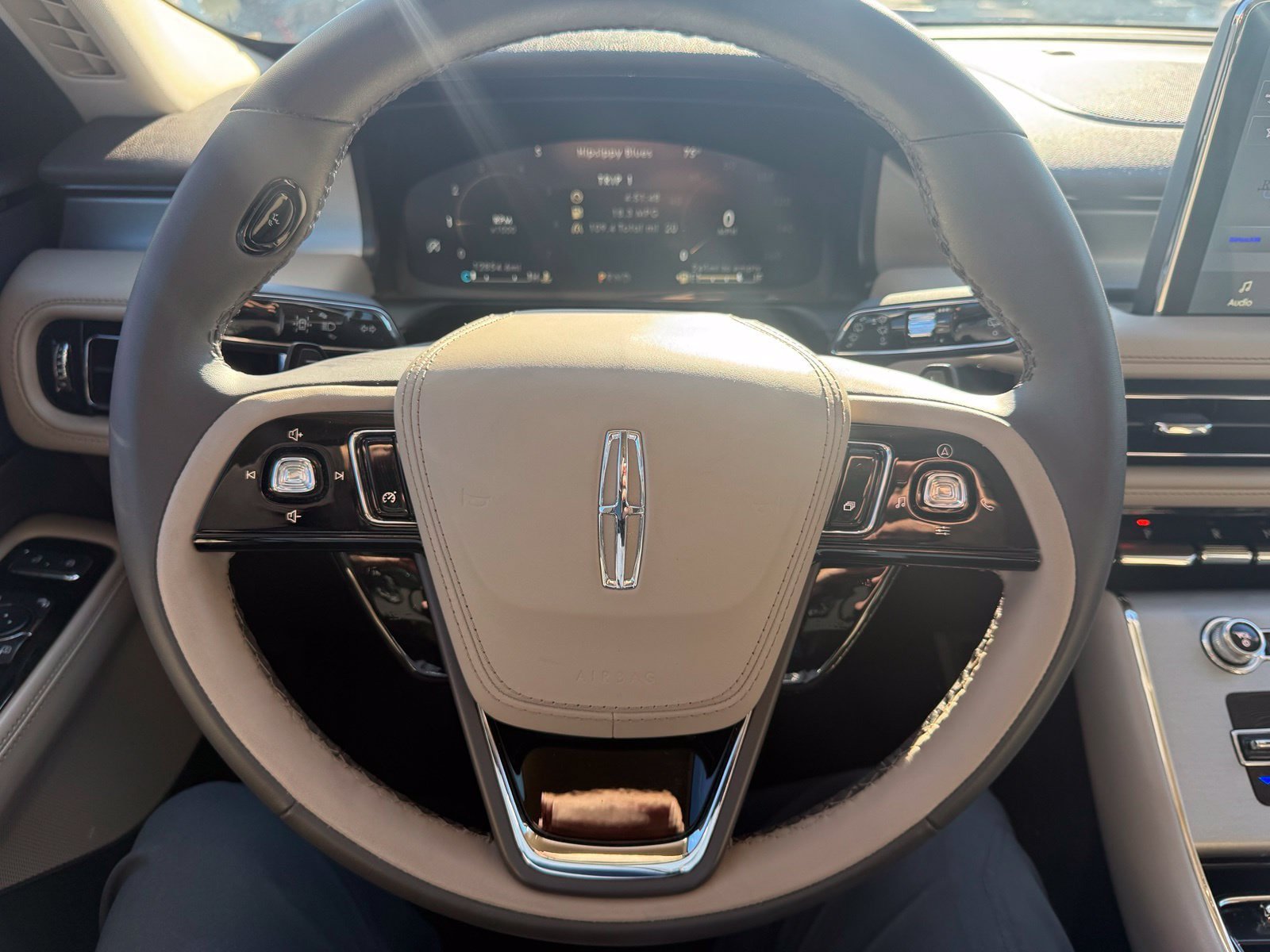 Used 2024 Lincoln Aviator 2WD image 18