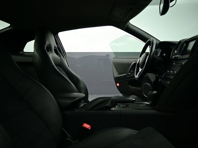 Used 2012 Nissan GT-R Premium image 65
