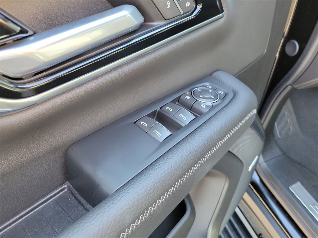 Used 2025 GMC Yukon XL Denali w/ Sun & Power Step Package image 24