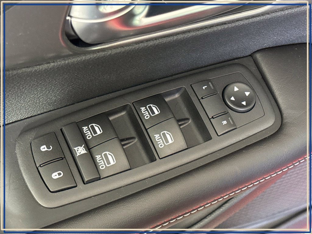 New 2027 Chrysler Pacifica Select AWD/4WD image 28