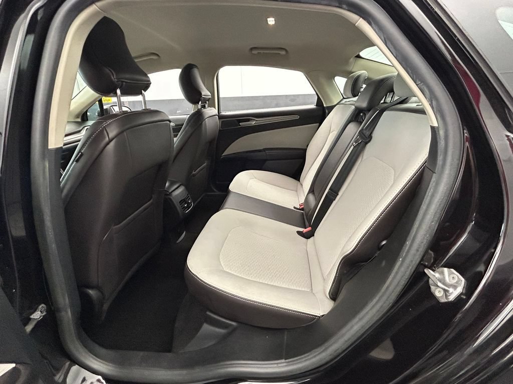 Used 2019 Ford Fusion SE w/ Equipment Group 151A FWD image 21