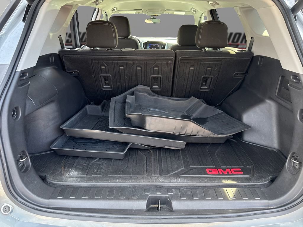 Used 2023 GMC Terrain SLE w/ Driver Convenience Package image 11