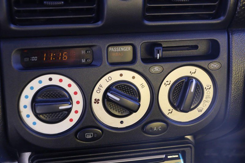 Used 2000 Toyota MR2 image 17