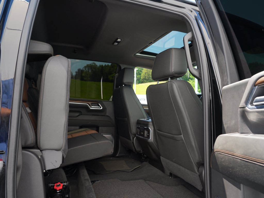 Certified 2025 Chevrolet Silverado 3500 High Country w/ High Country Premium Package AWD/4WD image 29