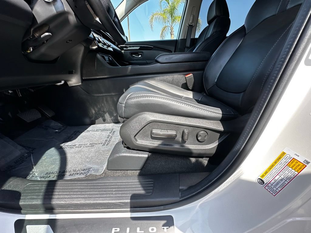 Used 2025 Honda Pilot EX-L image 17