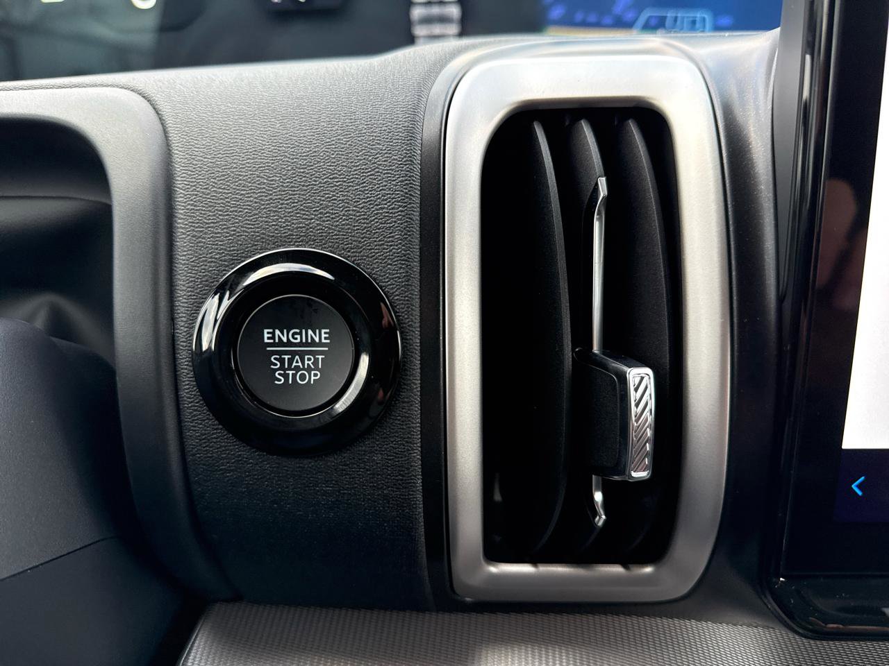 New 2025 Ford Expedition Active AWD/4WD image 38