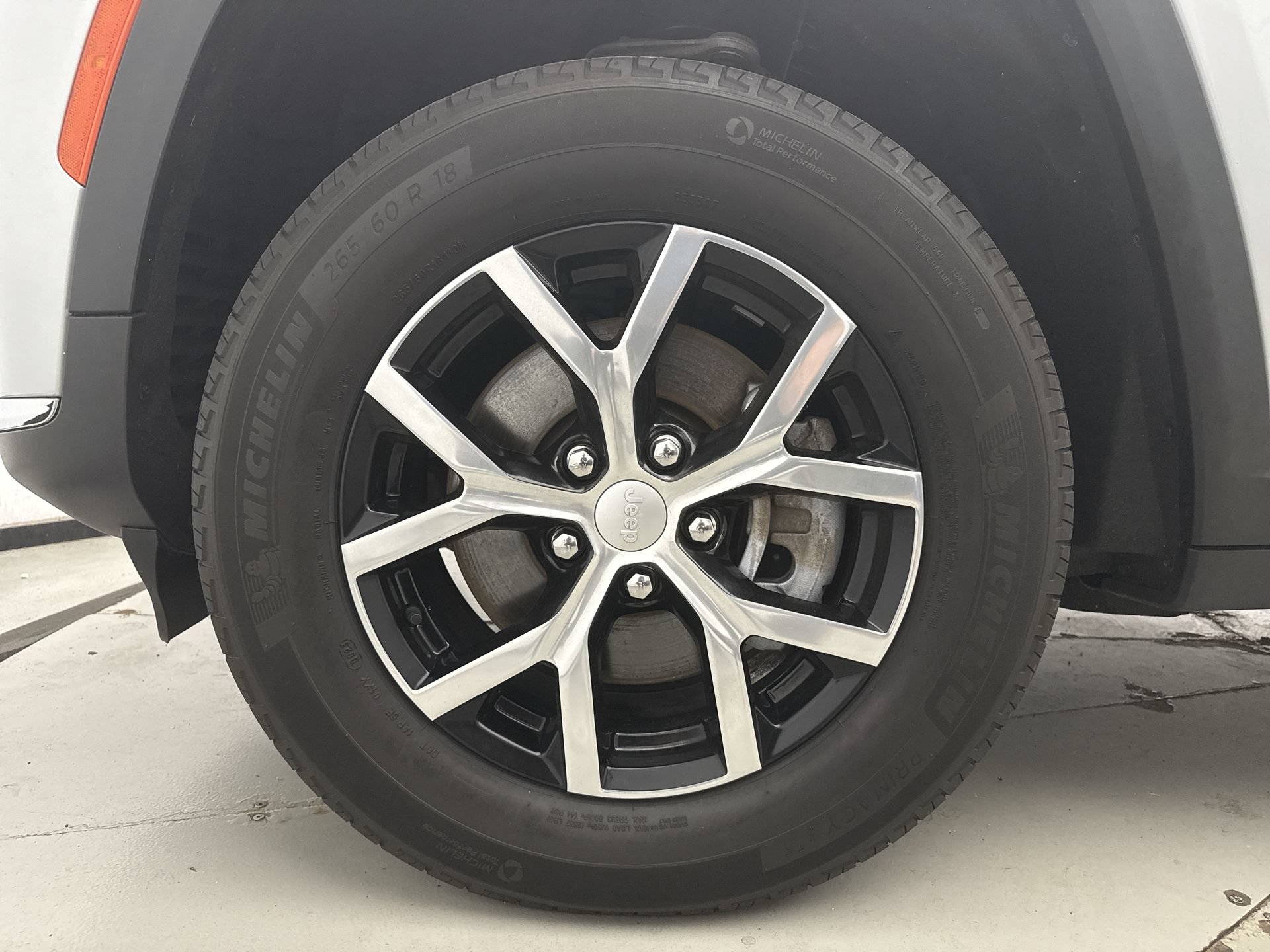 Used 2023 Jeep Grand Cherokee L Limited AWD/4WD image 27