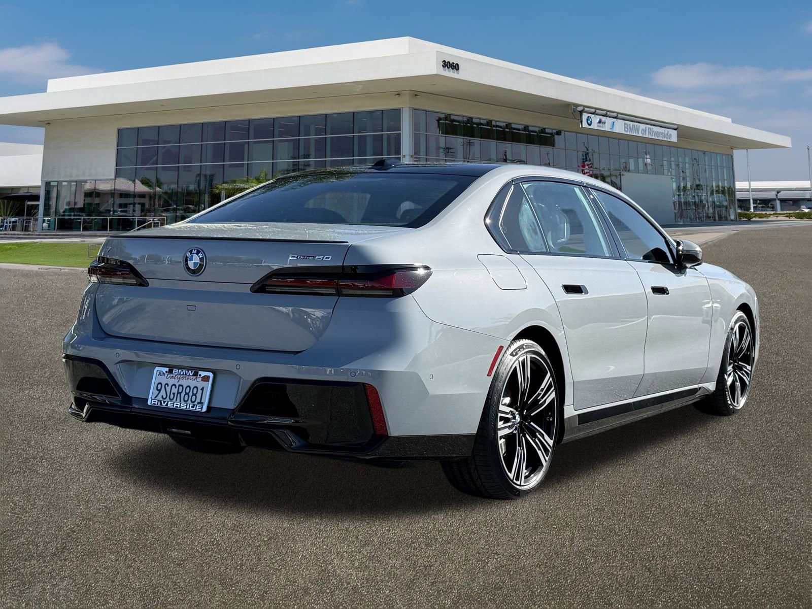 Used 2025 BMW i7 eDrive50 w/ M Sport Package image 10