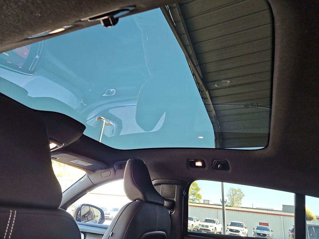 Used 2023 Volvo C40 P8 Recharge Ultimate image 18