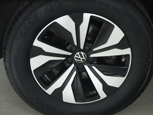 Used 2025 Volkswagen Atlas Cross Sport SE AWD/4WD image 12