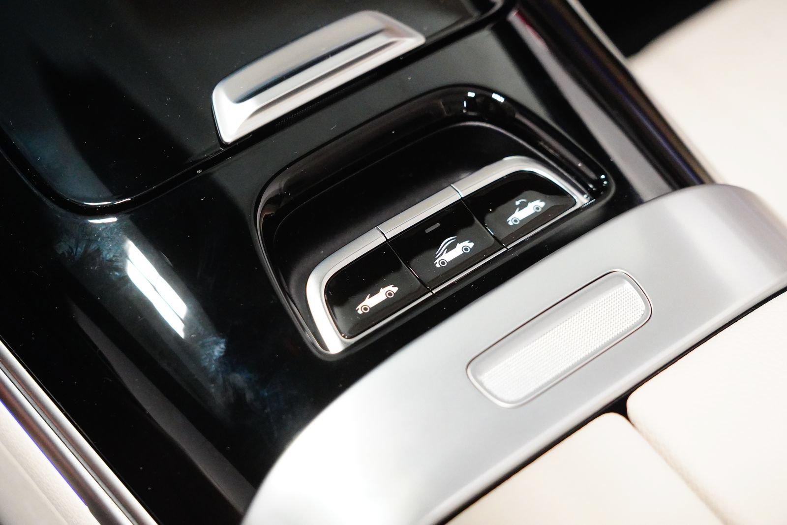 New 2026 Mercedes-Benz CLE 300 4MATIC Cabriolet image 32