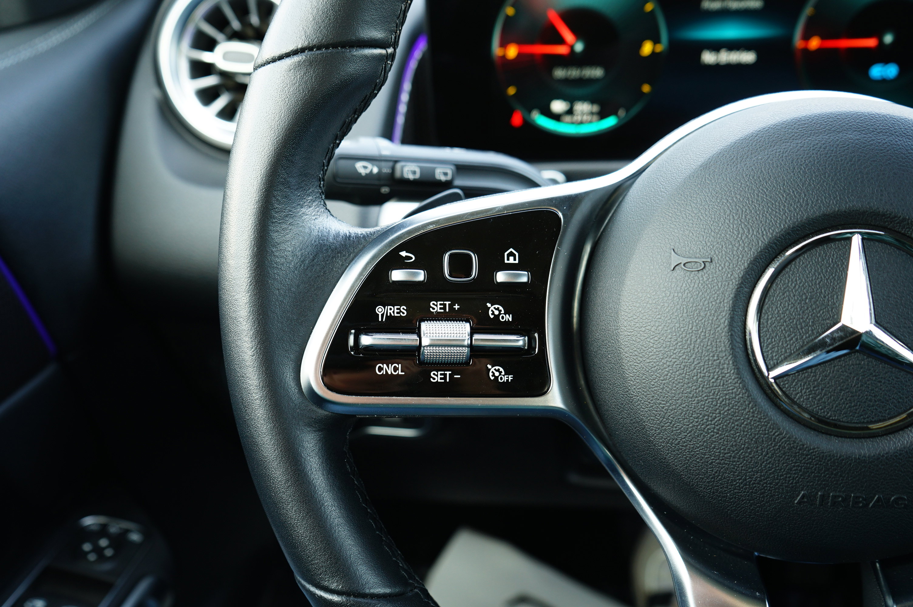 Used 2023 Mercedes-Benz EQB 300 4MATIC image 37