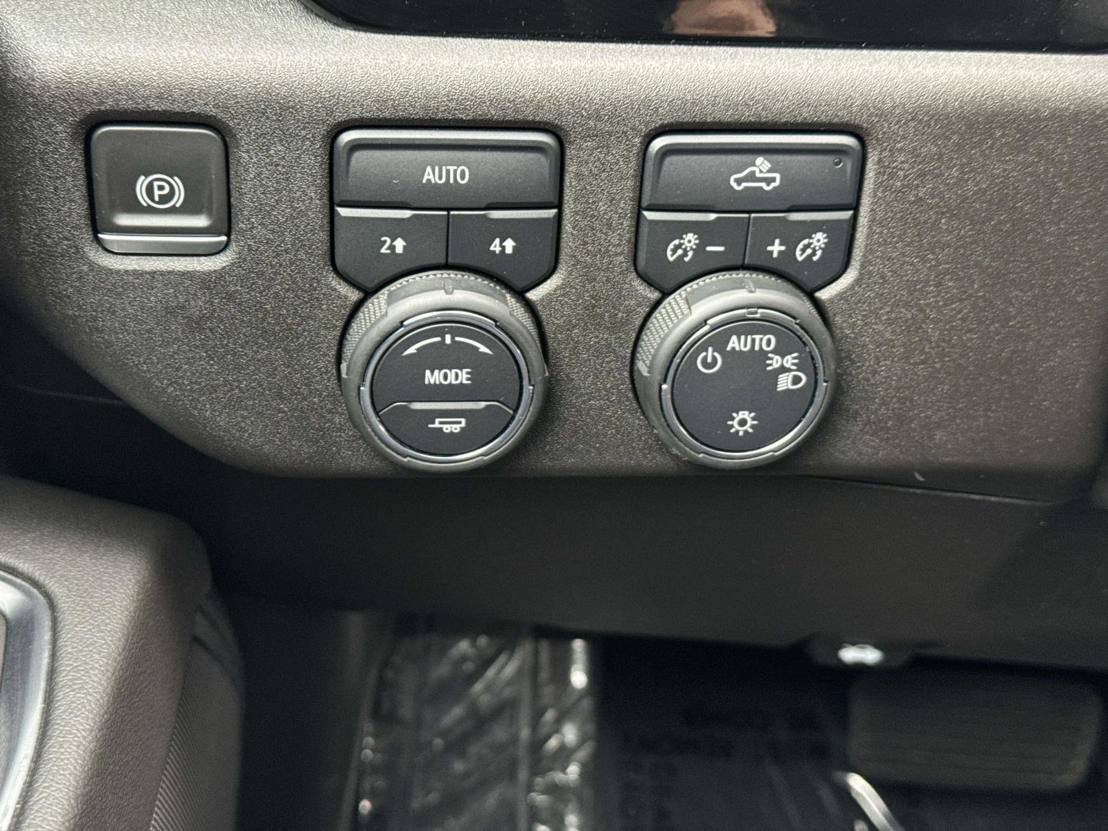 Used 2022 Chevrolet Silverado 1500 LT image 11