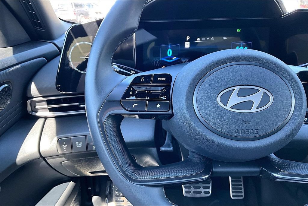 Used 2025 Hyundai Elantra SEL FWD image 24