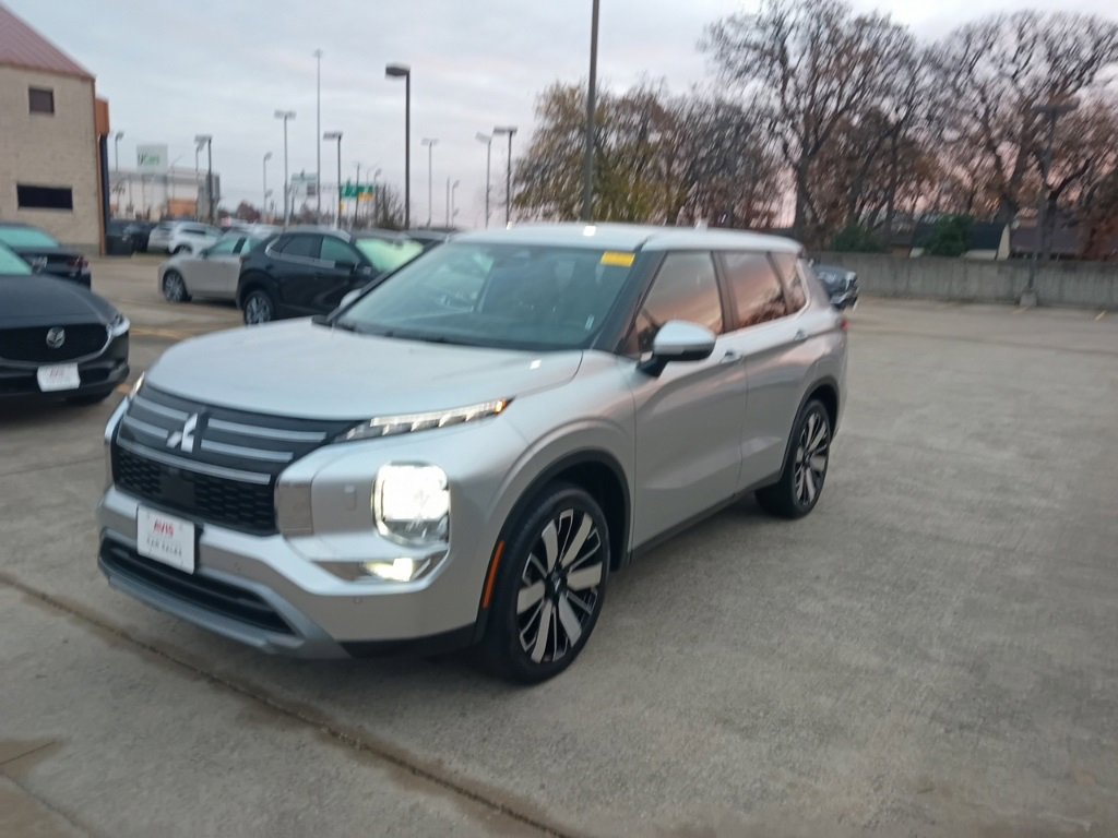 Used 2025 Mitsubishi Outlander SE