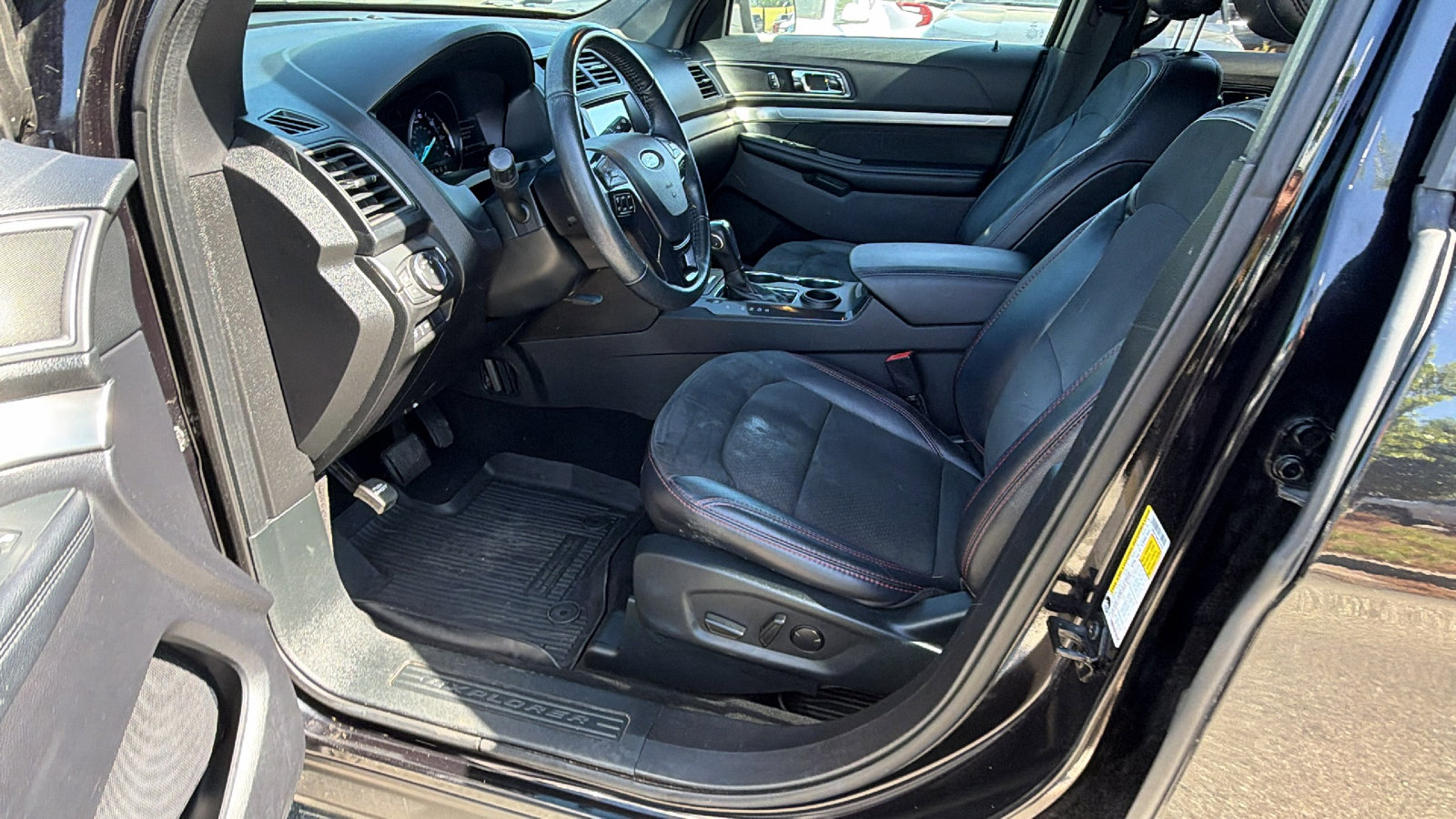 Used 2019 Ford Explorer XLT w/ Equipment Group 202A image 16