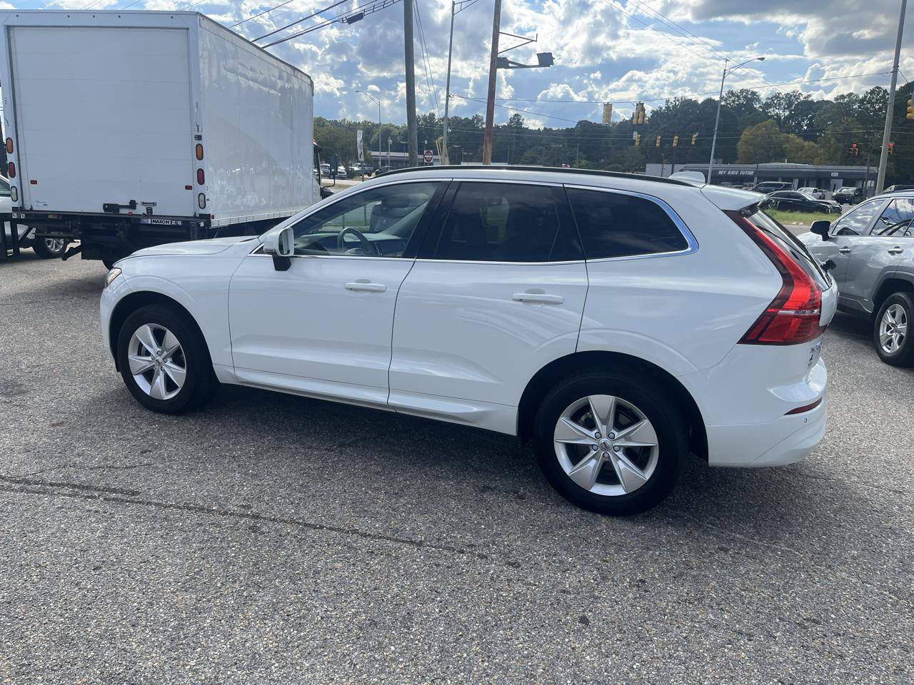 Used 2022 Volvo XC60 B5 Momentum AWD/4WD image 13