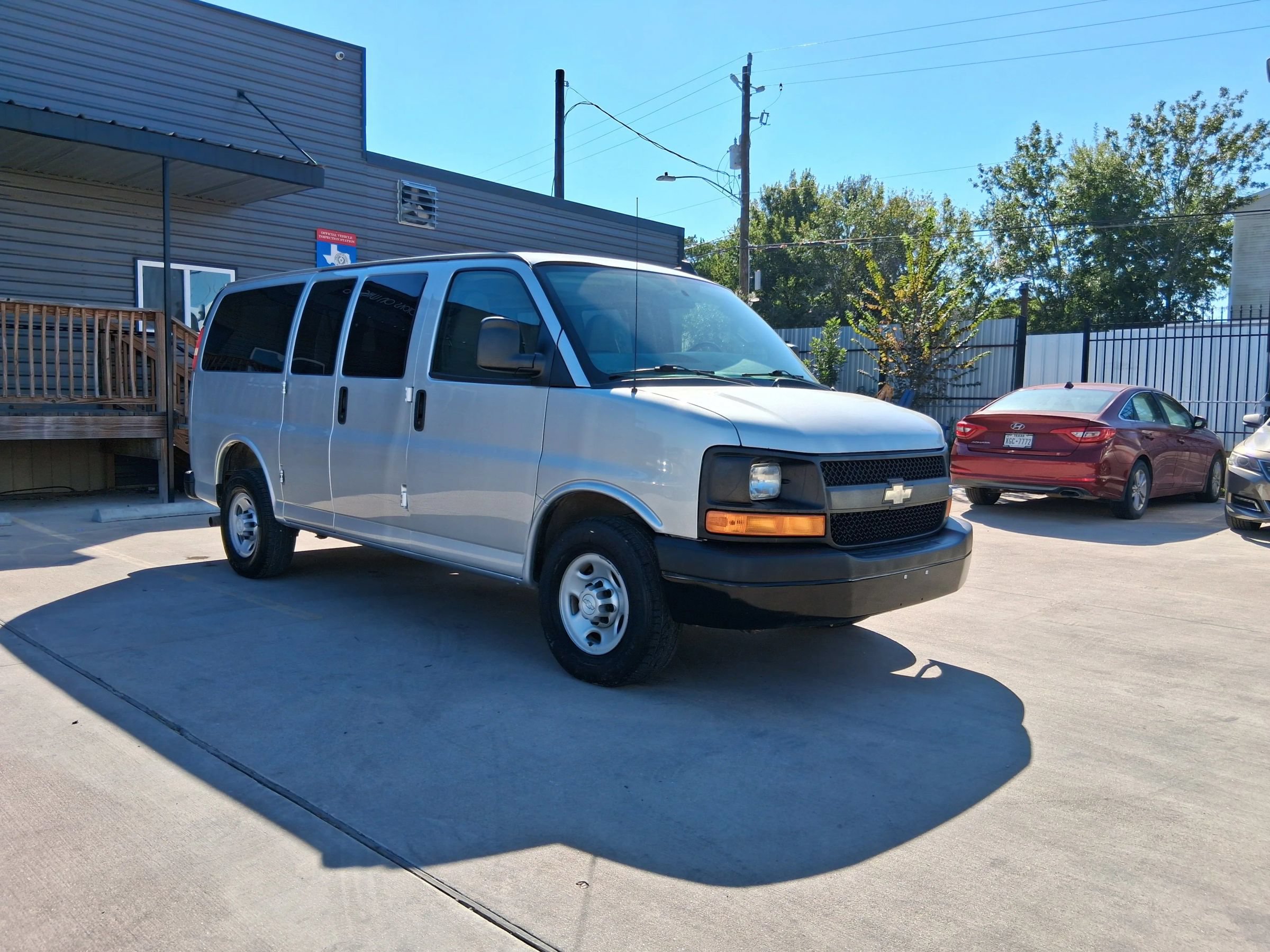 Used 2017 Chevrolet Express 2500 LS RWD image 11