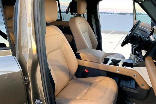 New 2026 Land Rover Defender 110 X-Dynamic SE image 12