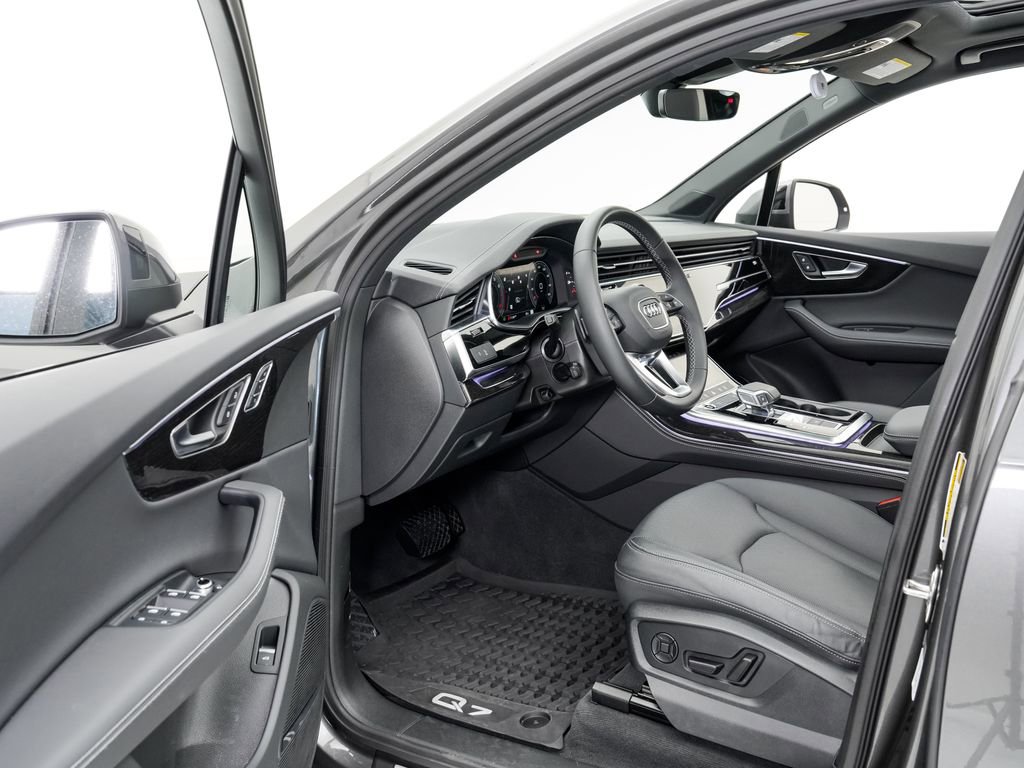 Certified 2025 Audi Q7 3.0T Premium Plus AWD/4WD image 7