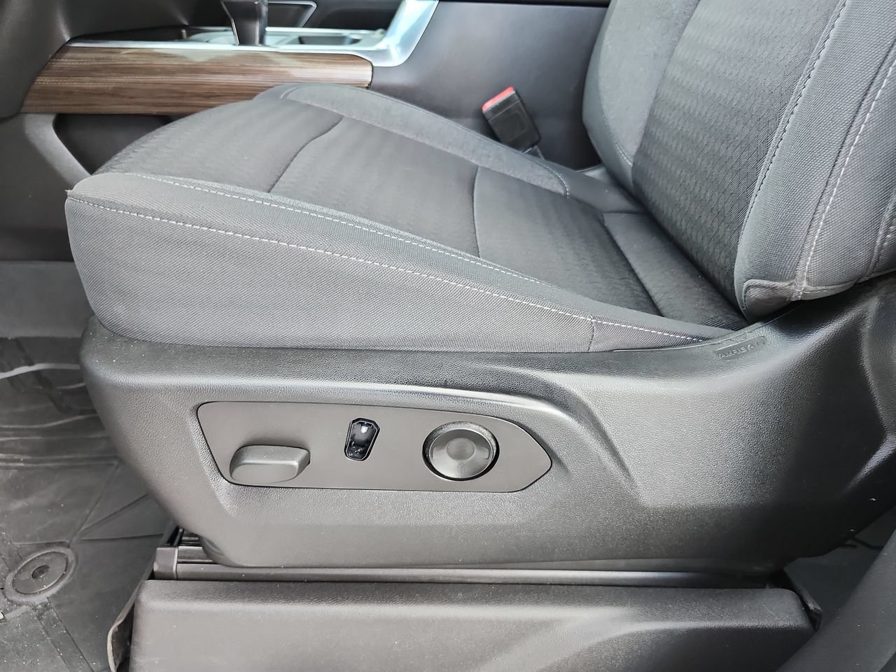 Used 2022 Chevrolet Silverado 1500 LT RWD image 19
