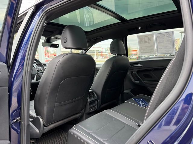 Used 2022 Volkswagen Tiguan SEL R-Line image 16