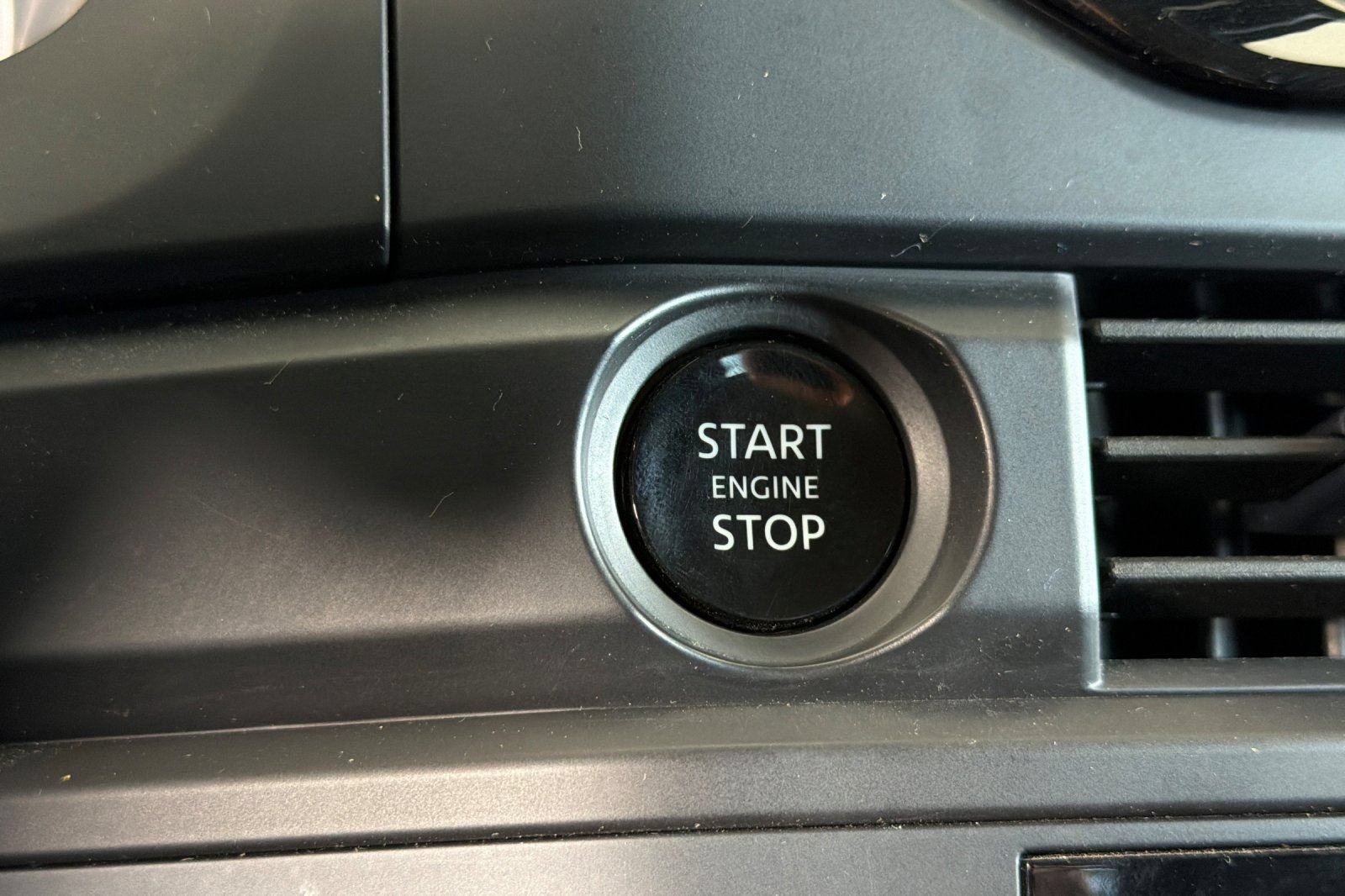 Used 2025 Nissan Pathfinder S FWD image 26