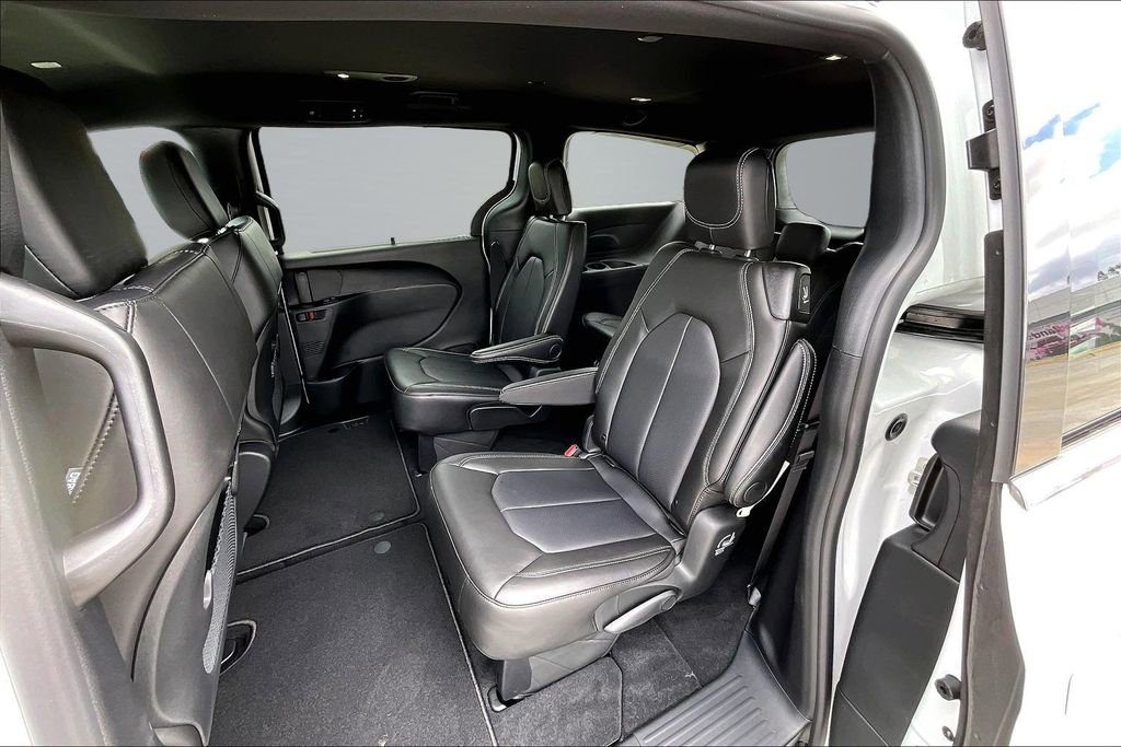 New 2026 Chrysler Pacifica Select FWD image 19