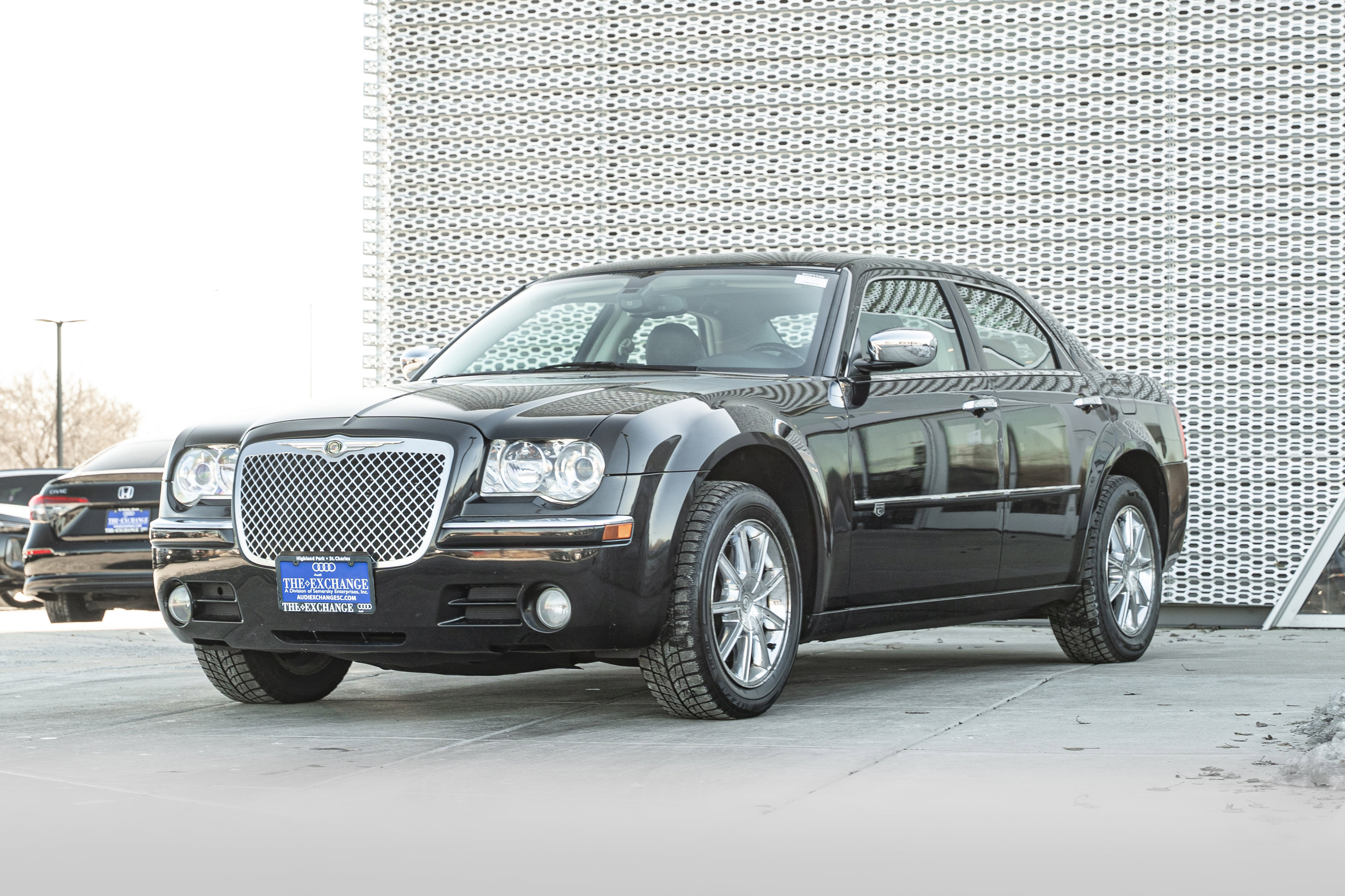 Used 2010 Chrysler 300 C image 7