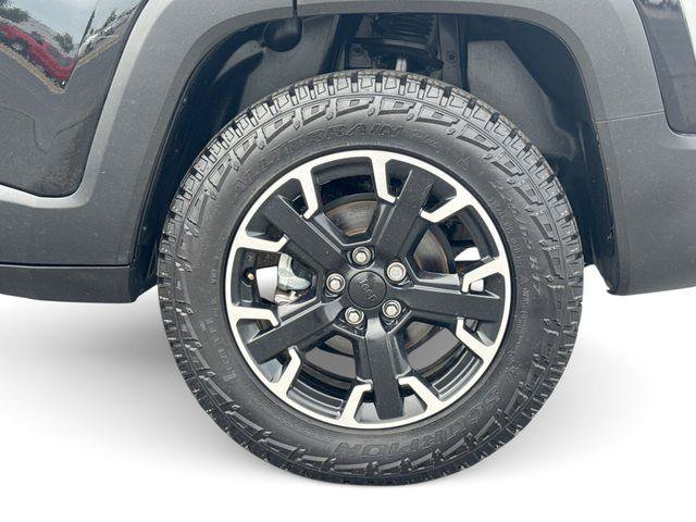 Used 2023 Jeep Renegade Latitude AWD/4WD image 19