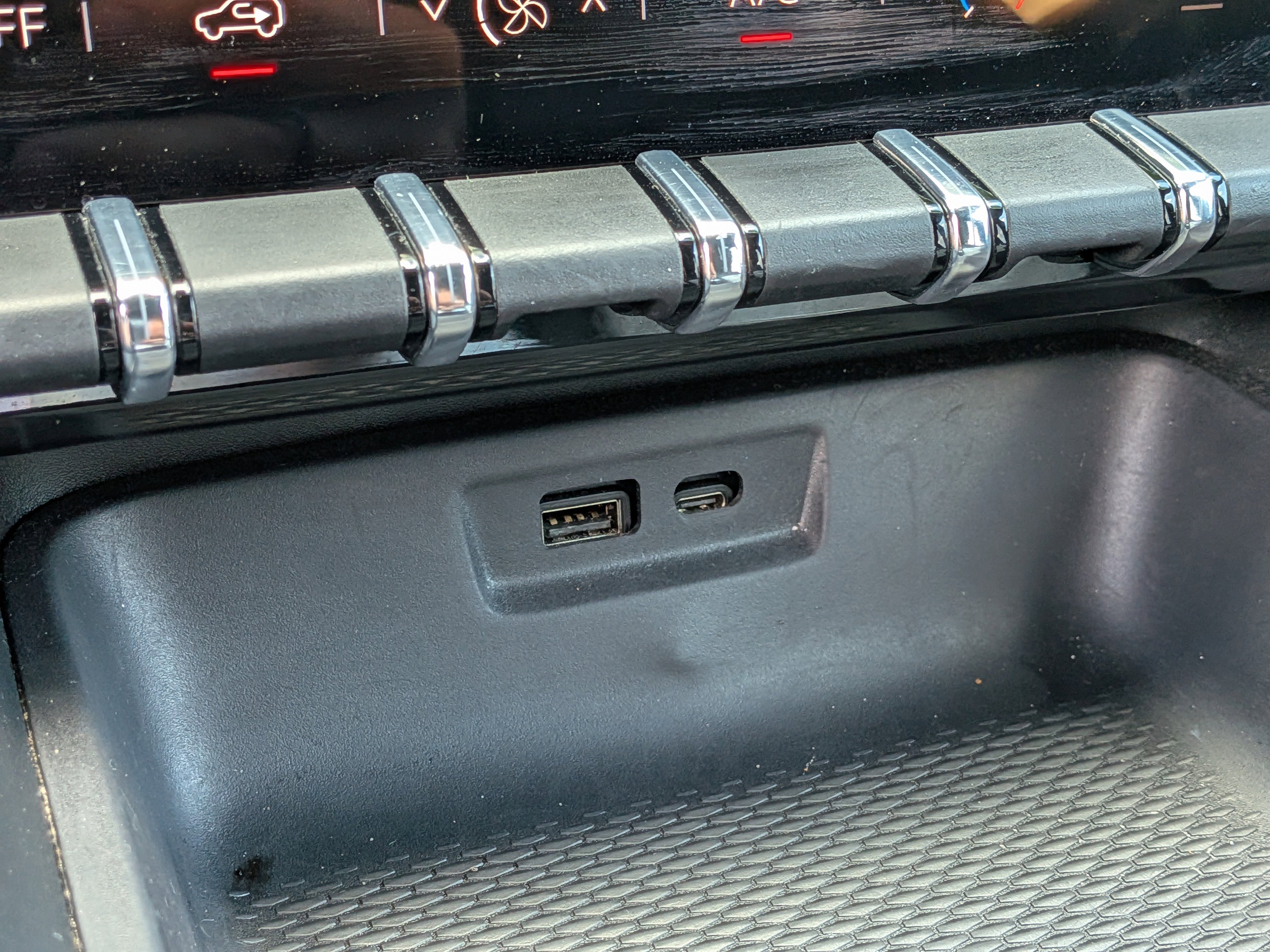 Used 2025 GMC Terrain Elevation FWD image 31