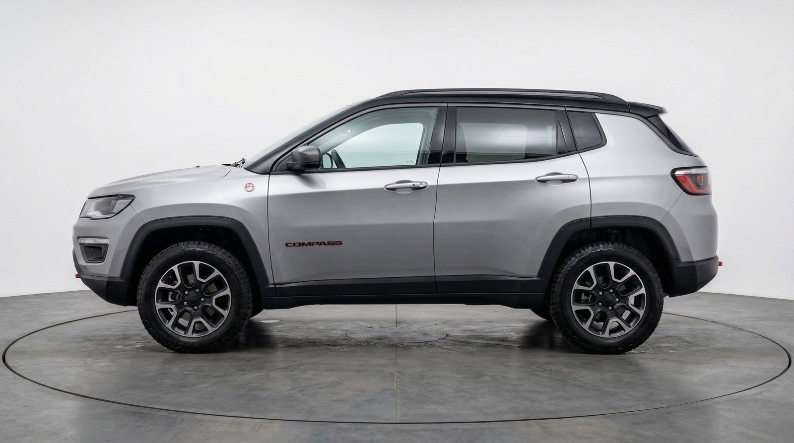 Used 2025 Jeep Compass Trailhawk image 5
