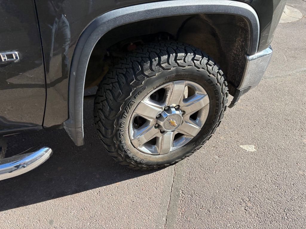 Used 2022 Chevrolet Silverado 2500 LTZ w/ LTZ Premium Package image 12