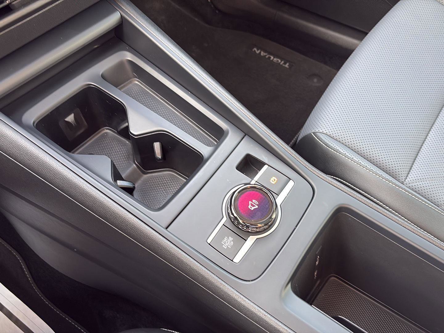 Used 2025 Volkswagen Tiguan SE image 21